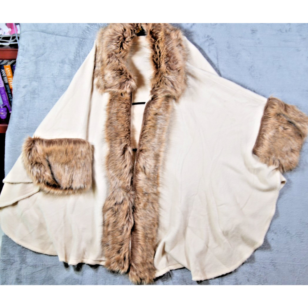 Tan Faux Fur‎ Trim Cape Poncho Wrap One Size Cozy Boho Gently Used